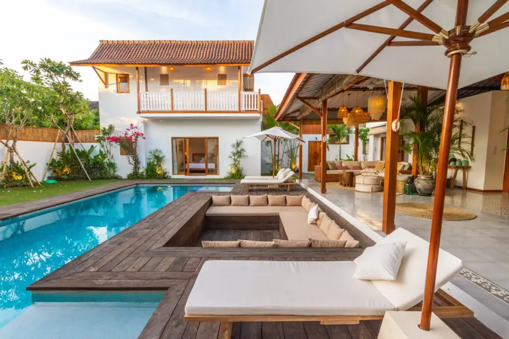 Outdoor landscape and pool design reflecting interior design in Dubai